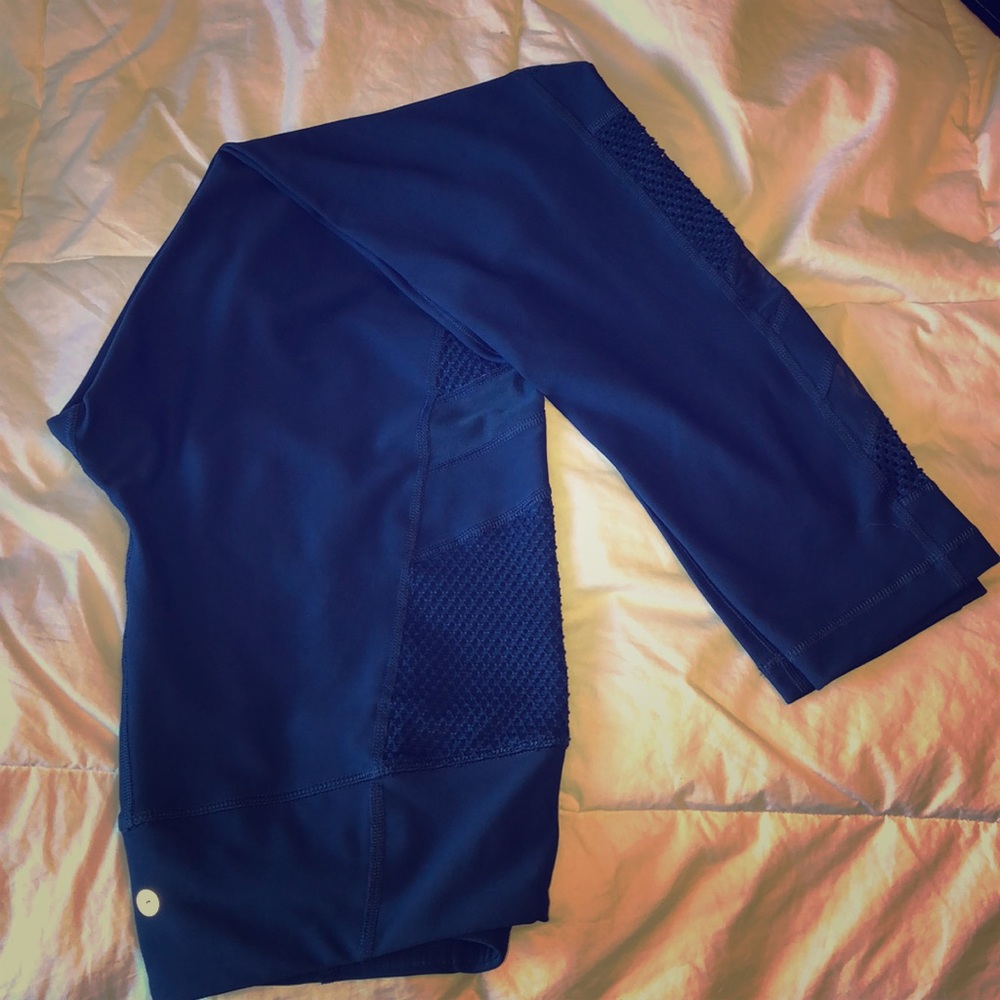 Mesh cutout yoga pants